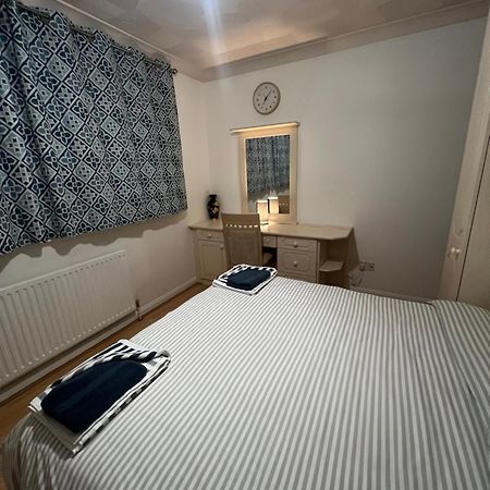 Double Room At The Bungalow With Shared Shower Room Kettering Eksteriør bilde