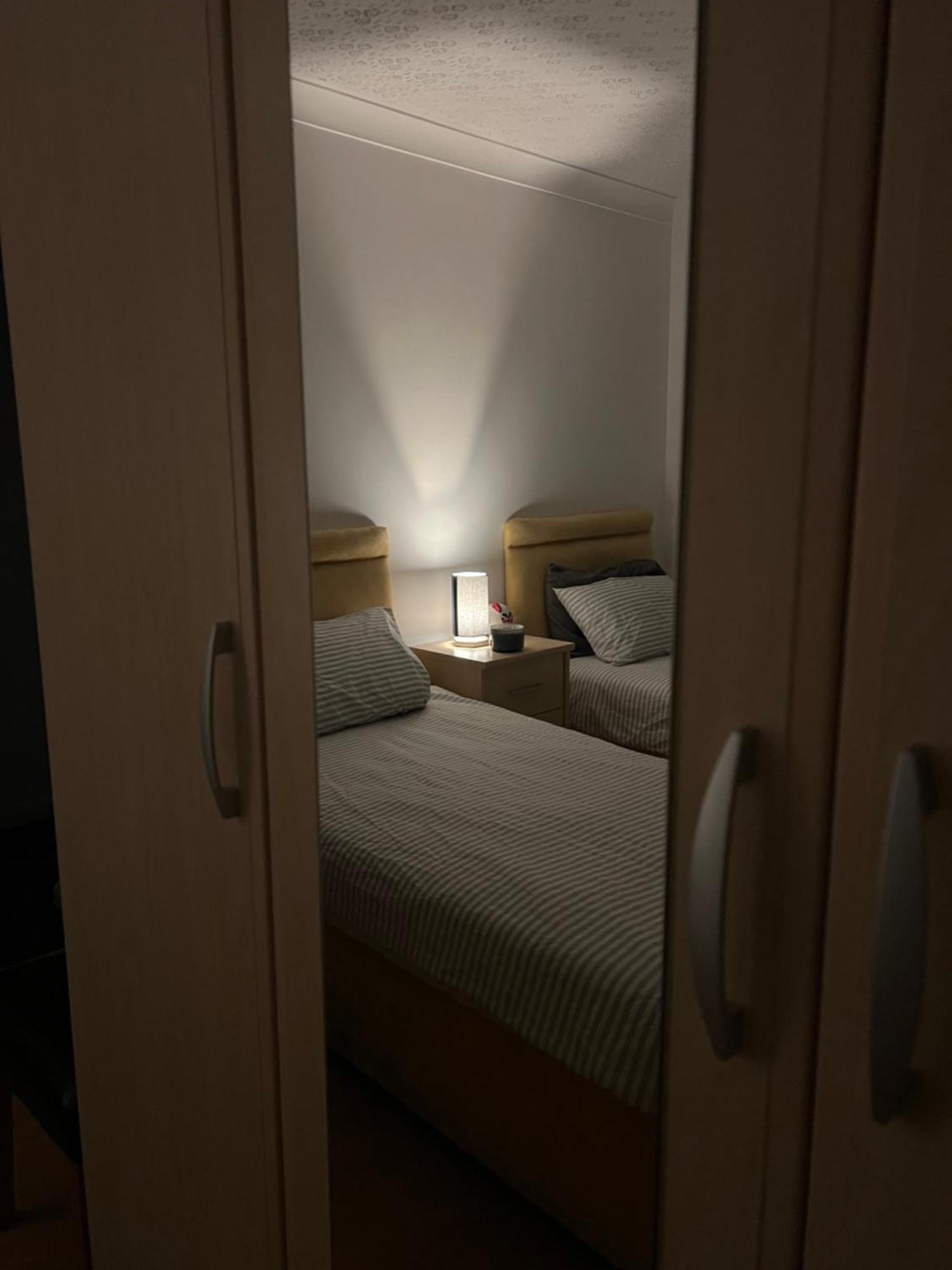 Double Room At The Bungalow With Shared Shower Room Kettering Eksteriør bilde