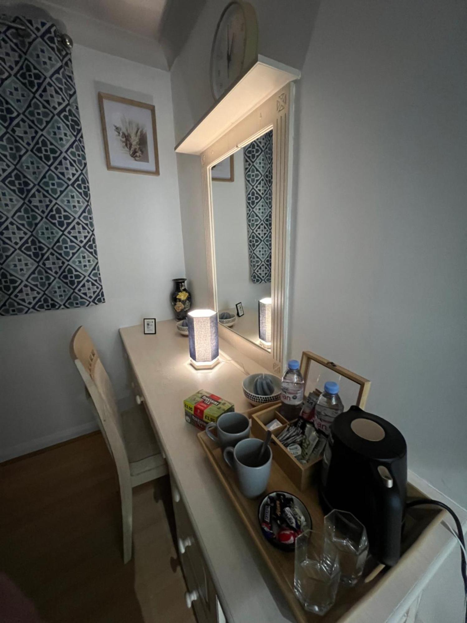 Double Room At The Bungalow With Shared Shower Room Kettering Eksteriør bilde