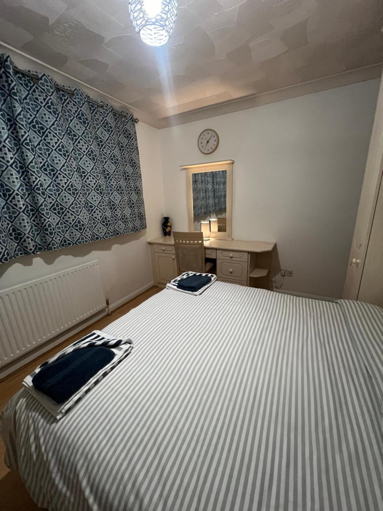 Double Room At The Bungalow With Shared Shower Room Kettering Eksteriør bilde