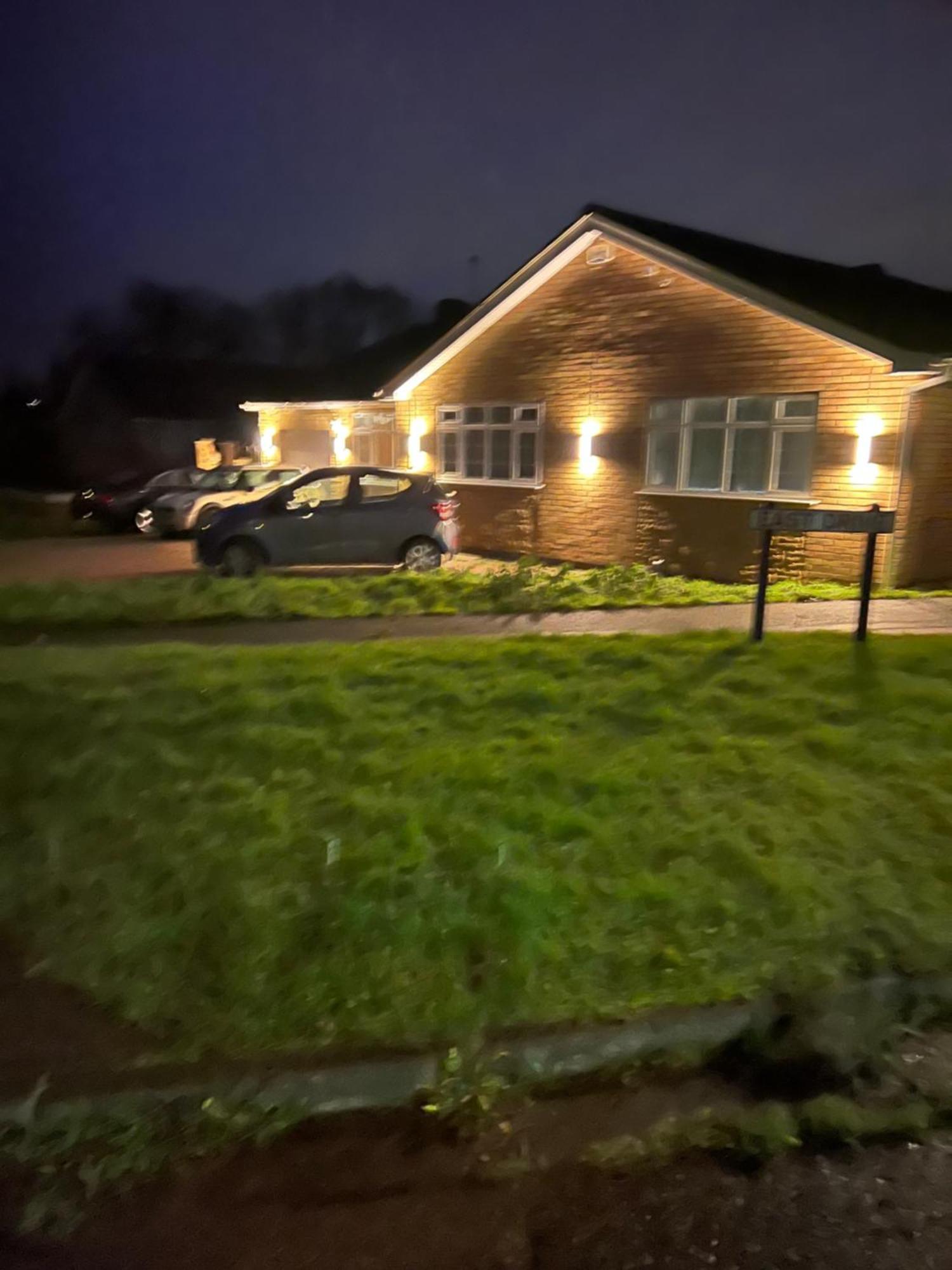 Double Room At The Bungalow With Shared Shower Room Kettering Eksteriør bilde
