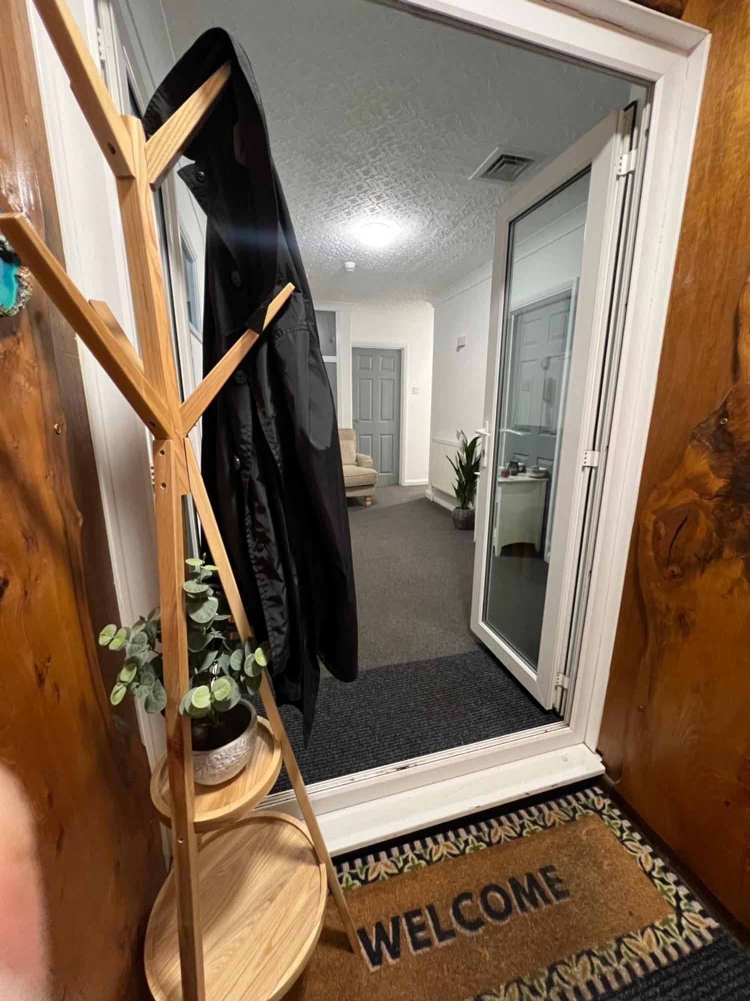 Double Room At The Bungalow With Shared Shower Room Kettering Eksteriør bilde
